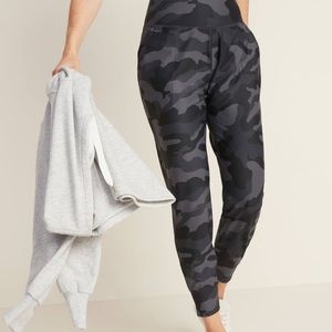 Old Navy Crop High Rise Camo Joggers